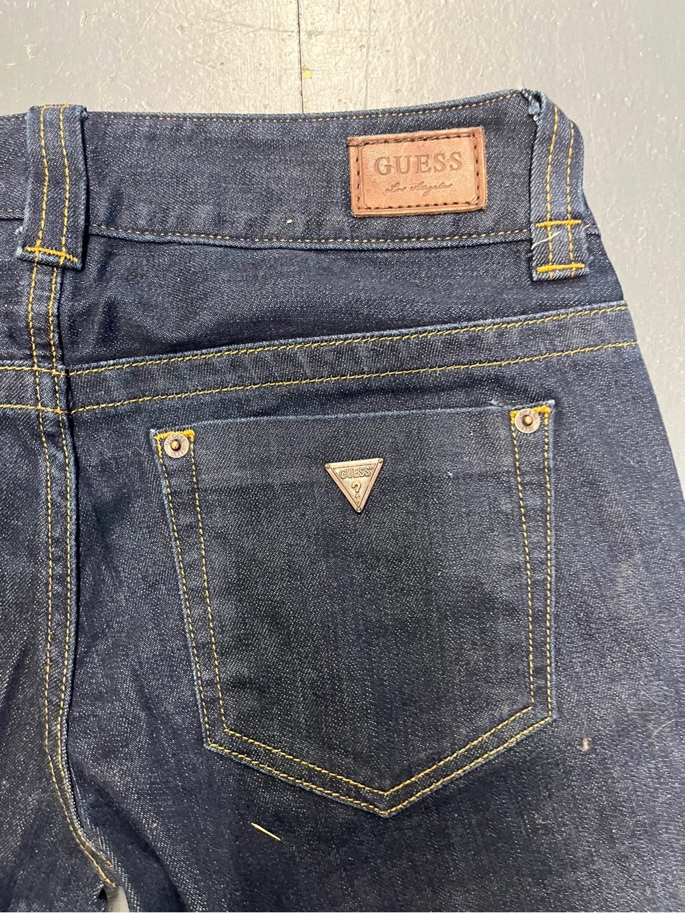 Guess Daredevil Bootcut Low Rise Dark Wash Jeans Size 26 - Picture 7 of 10